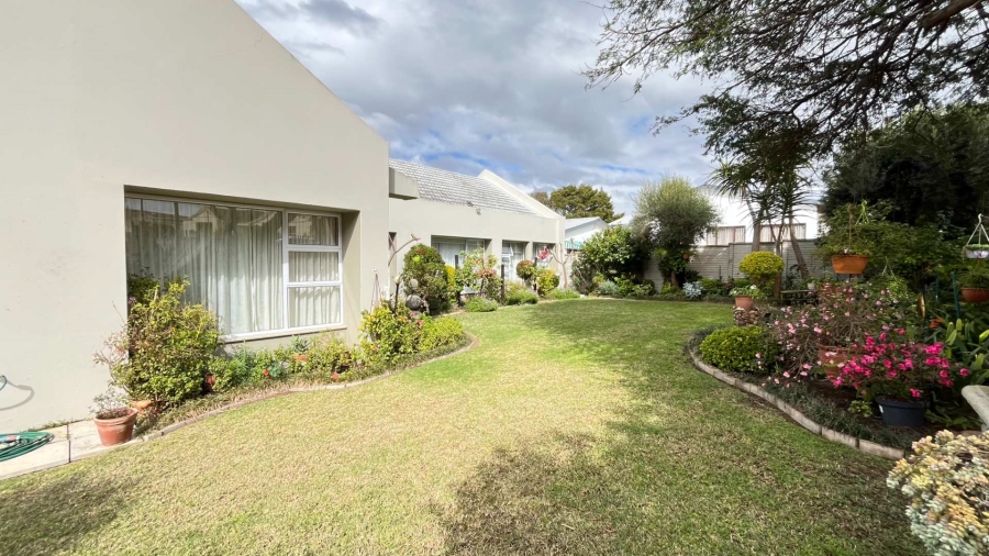 4 Bedroom Property for Sale in Hartenbos Central Western Cape